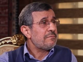 هیچکس قطعنامه ها را گردن نمی‌گیرد؛ احمدی نژاد: قطعنامه‌ها در زمان خاتمی رخ داد و من فقط وارث‌اش شدم