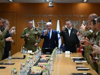 نتانیاهو خطاب به فرماندهان ارتش اسرائیل: «محور ایران را نابود خواهیم کرد»