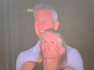 برچسب ناعادلانه «خانمان‌برانداز»: افشای دلیل واقعی بوسه جنجالی در کنسرت کلدپلی!