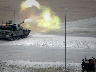 پرواز پهپادهای ناشناس بر فراز پایگاه نظامی فرانسه و دانمارک زنگ هشدار امنیتی را به صدا درآورد