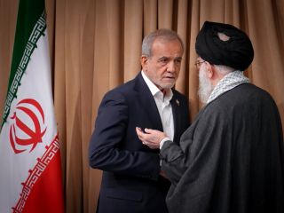 دلار ۱۱۳ هزار و ۷۰۰ تومان؛ پزشکیان گفت تسلیم فشار غرب نشدیم