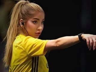 ماجرای یک قرار عاشقانه با داور فوتبال | کارت قرمز به پیشنهادات بی‌شرمانه | چالش‌های زیباترین داور فوتبال جهان