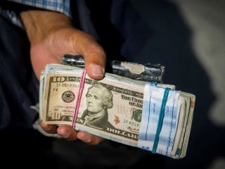 عبور قیمت دلار آمریکا از کانال ۱۱۸ هزار تومانی / پزشکیان: ما داریم و گرسنه‌ایم