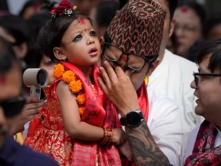 دختری دو ساله به عنوان الهه زنده جدید نپال انتخاب شد