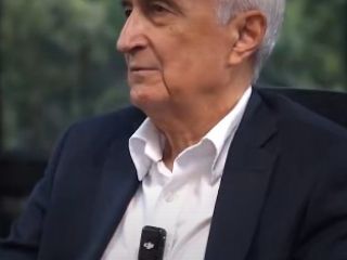 موسی غنی‌نژاد(اقتصاد دان) در برنامه علی ضیا: وضع اینطور پیش بره اقتصاد ایران در یک سال فرو می‌پاشه