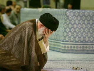 پاسخ سخنگوی سابق فارسی‌زبانِ دولتِ اسرائیل به پیامِ عبریِ خامنه‌ای: تو که خودت تو سولاخی پیرمرد