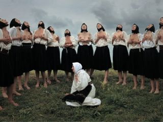 سکس، ماوراءالطبیعه و آیین‌ها در «حماسه تنانه بالکان»؛ کاری از اثرگذارترین هنرمند پرفورمنس جهان