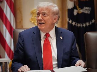 ترامپ: ایران خواهان همکاری در طرح صلح خاورمیانه است؛ با تهران همکاری می‌کنیم