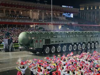 کره شمالی موشک قاره‌پیمای جدید خود را با قابلیت هدف گرفتن خاک آمریکا به نمایش گذاشت