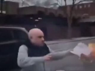 دادگاه بریتانیا به نفع مرد سوزاننده قرآن مقابل سفارت ترکیه در لندن حکم داد