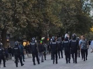 استقرار ماموران سرکوب در همدان برای جلوگیری از تجمع مردم معترض به آزار دختران ایرانی توسط دانشجویان عراقی