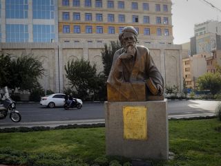 حافظ شیرازی؛ شاعری که شیخ حقه‌باز و محتسب فاسق را رسوا کرد