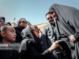 حضور زینب سلیمانی در مراسم تشییع بازیگر حکومتی محمد کاسبی