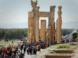 طرح تفصیلی مرودشت؛ نقشه‌ای که برج و باروی تخت جمشید را هم می‌بلعد