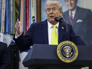 ترامپ: جمهوری اسلامی در تلاش برای بقای خود است