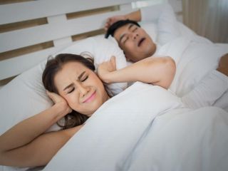 آیا خروپف فقط صدایی آزاردهنده است یا نشانه‌ای از یک مشکل جدی؟