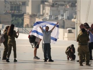 روایت گروگان‌های اسرائیلی از دو سال زندگی در تونل‌های حماس