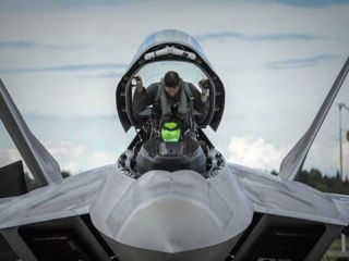 حقوق یک خلبان جنگنده در کشورهای مختلف جهان + مزایا و مقایسه با خلبانان غیرنظامی