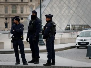 سرقت مسلحانه از موزه لوور پاریس در چهار دقیقه