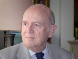 هوشنگ نهاوندی، سیاستمدار و وزیر در حکومت محمدرضا شاه، در ۹۳ سالگی درگذشت