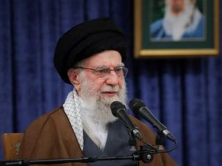 خامنه‌ای می‌گوید «اگر لازم باشد» ایران دوباره از موشک‌های خود استفاده می‌کند