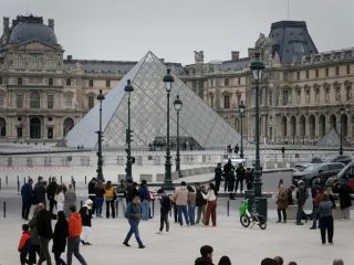 سرقتی که پاریس را لرزاند؛ لوور در شوک، دولت زیر فشار