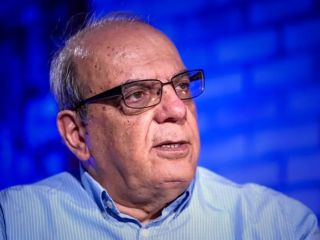 عبدی: مسئولان با شعار ساده‌زیستی، سبک زندگی متضاد دارند؛ شمخانی باید منشا ثروت خانواده‌اش را شفاف کند