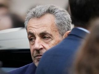 زندانیان چگونه با وجود ممنوعیت تلفن همراه از سلول سارکوزی فیلم گرفتند؟