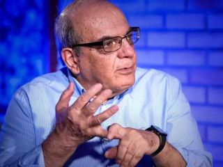 انتقاد عباس عبدی از مداخله روحانیون در همه چیز: از بولینگ و بیلیارد و تقلید صدا تا سرپرستی زنان خیابانی و کارگردانی و پزشکی و ...