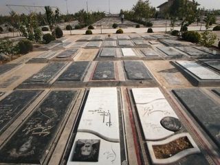 گزارش‌ها از خرید سنگ قبر دست دوم و قسطی در ایران