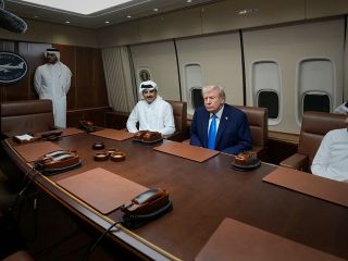 ترامپ در دیدار با امیر قطر در هواپیما: خاورمیانه برای مدتی طولانی امن خواهد ماند