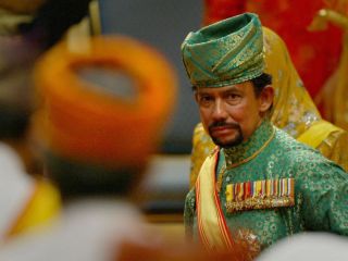 ببینید؛ سلطان برونئی زمین خورد، اما وقار سلطنتی‌اش را حفظ کرد!