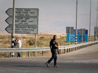 اورشلیم‌پست از بازداشت سه تبعه ترکیه به اتهام قاچاق سلاح از ایران به اسرائیل خبر داد