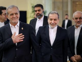 انتقاد رئیس جبهه اصلاحات از پزشکیان و عراقچی؛ «اقتدار دولت به شدت تضعیف شده است»