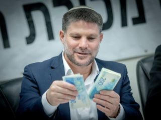 پاسخ نویسنده عربستانی به وزیر دارایی اسرائیل: شترهای ما ریشه دارند، شما نه