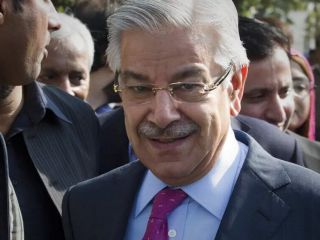 وزیر دفاع پاکستان: می‌توانیم طالبان را به غارهای‌شان برگردانیم