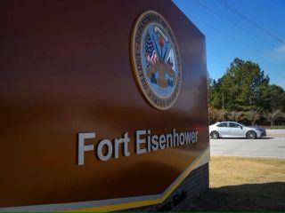 اقامتگاه وزرای ارشد کابینه ترامپ به پادگان‌ها منتقل شد