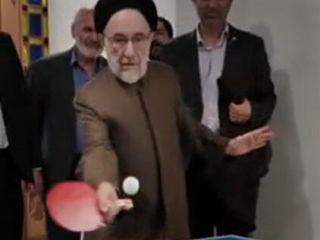 تصاویر پینگ پونگ بازی کردن محمد خاتمی در سفر به یزد