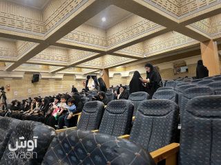 نشست صندلی‌های خالی برای محاکمه روحانی و ظریف!