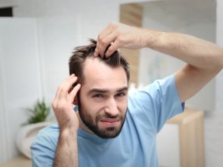 ریزش چند تار مو در روز طبیعی است؟