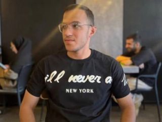 یک جوان ۲۰ ساله در اعتراض به تخریب دکه خانواده‌اش از سوی شهرداری اهواز خودسوزی کرد