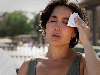 اگر زیاد عرق می‌کنید چه کنید؟