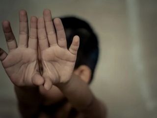 کودک ۴ ساله در بندرعباس به‌دلیل آزار فیزیکی و ضرب و شتم شدید جان باخت