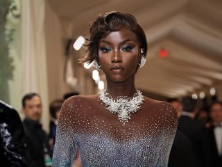 دختر ۲۷ ساله، به عنوان زیباترین مدل سال ۲۰۲۵ انتخاب شد / سرنوشتی که با یک عکس دانشجویی تغییر کرد