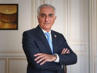 مقاله‌ای از روزنامه «لوموند» فرانسه:رضا پهلوی، پسر تبعیدی شاه ایران، خود را در نقش منجی می‌بیند