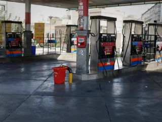 یک نماینده مجلس: دولت برای واردات بنزین پول ندارد