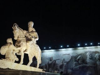 احضار شاه ساسانی برای مرمت پایگاه اجتماعی ترک خورده جمهوری اسلامی