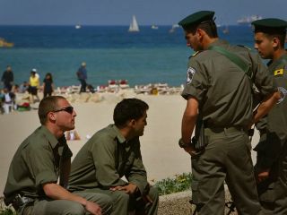 مردی در اسرائیل پس از فیلم‌برداری از یک محل اصابت موشک، به ظن جاسوسی برای ایران بازداشت شد