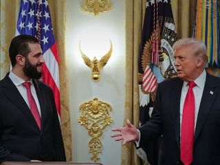 ترامپ دور از دوربین‌ها با شرع دیدار کرد؛ قانون سزار علیه سوریه به استثنای معاملات با ایران تعلیق شد