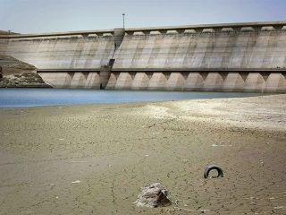 پیداشدن ۷۴ پیکر مجهول الهویه در بستر خشک سد کرج | ماجرا چیست؟